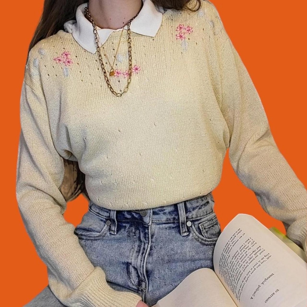 VINTAGE 80s FLORAL EMBROIDERED DETAIL CREAM KNIT SWEATER